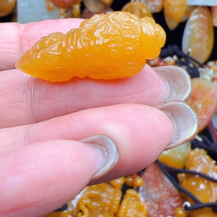 石英质玉(黄龙玉)合金颈饰