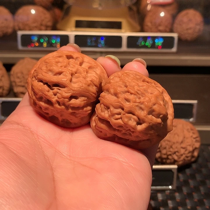 索***远文玩核桃把件祥云