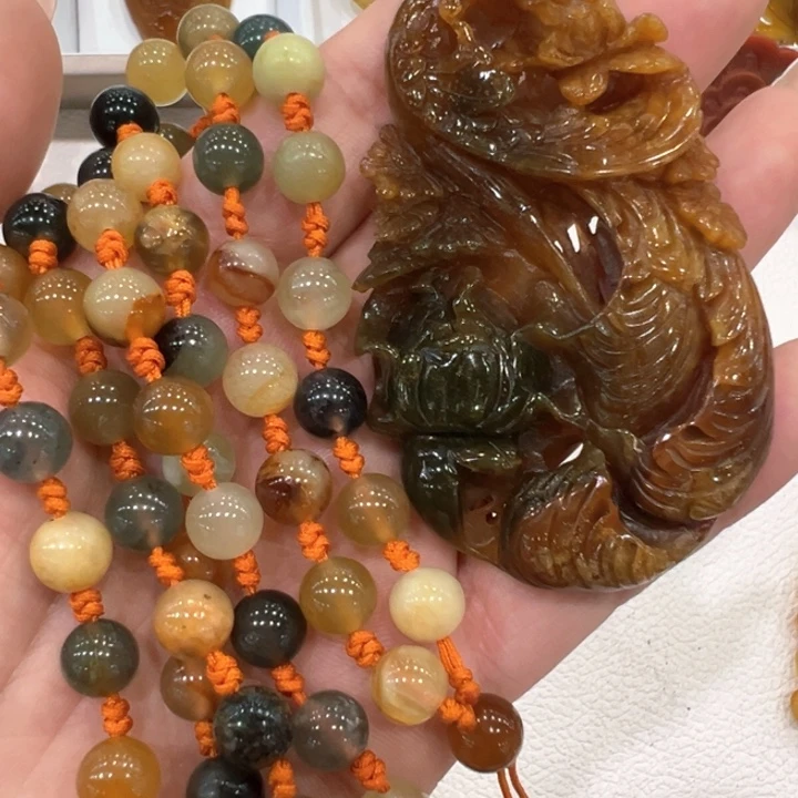 蛇纹石玉未镶嵌颈饰