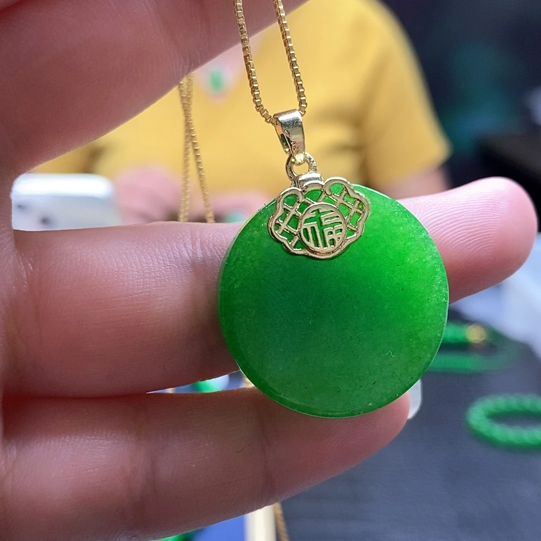 翡翠未镶嵌颈饰圆牌