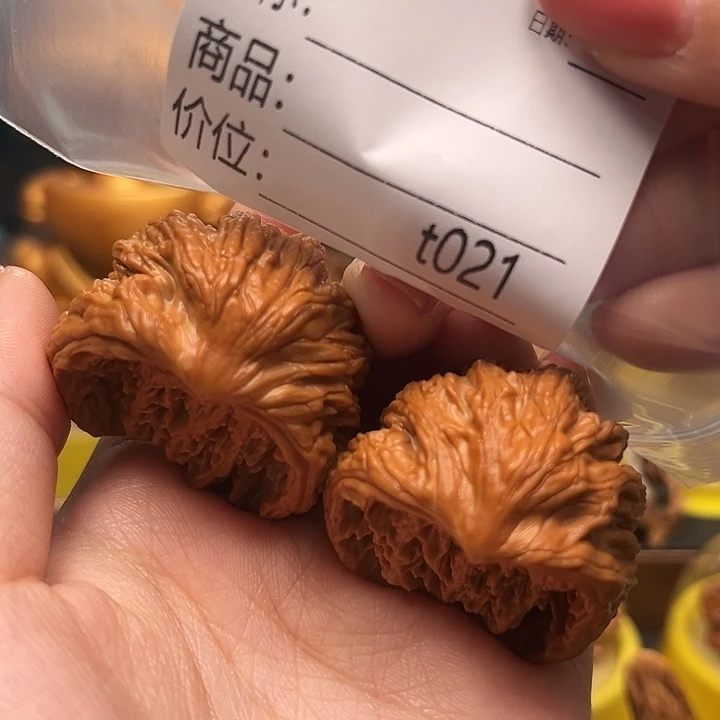 右***报吊坠桃核蛇头蛇尾