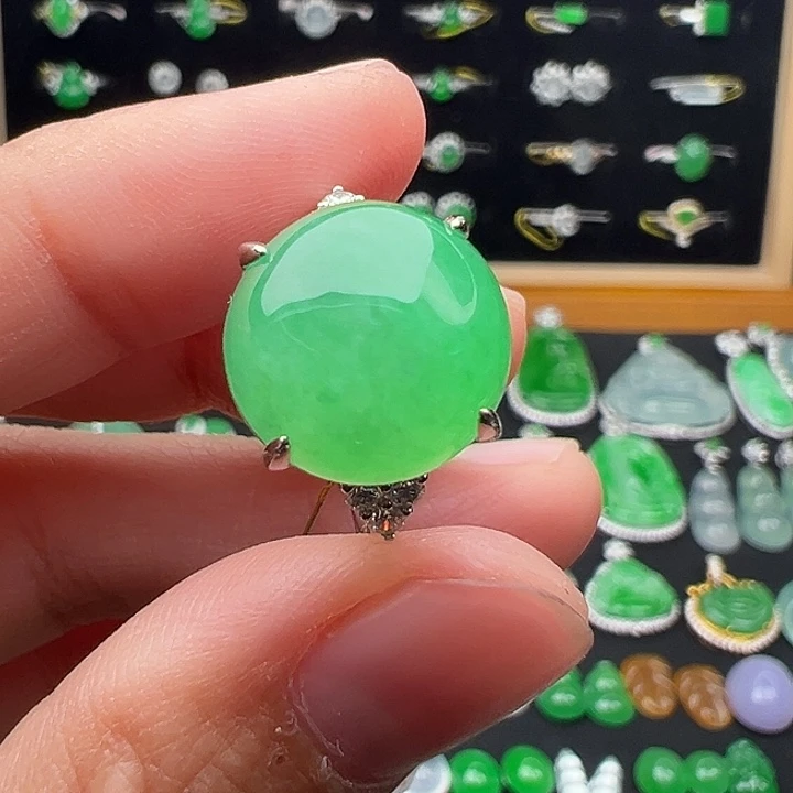 翡翠18K金镶嵌颈饰戒指