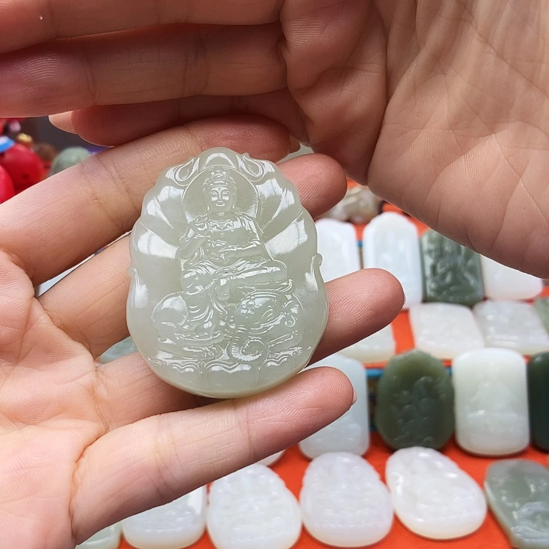 颈饰未镶嵌和田玉小**?