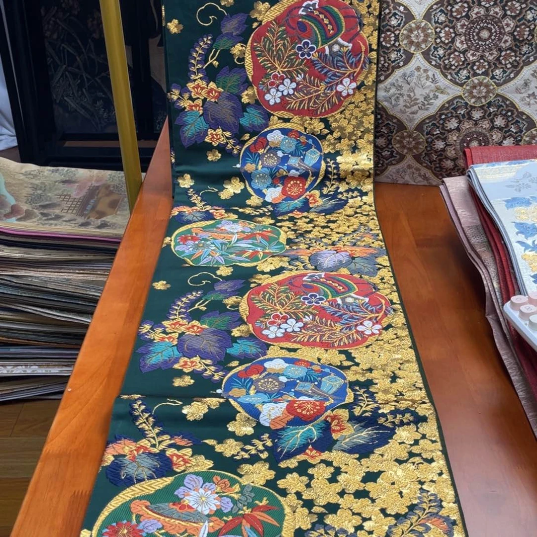 织绣唐织唐草小袖纹