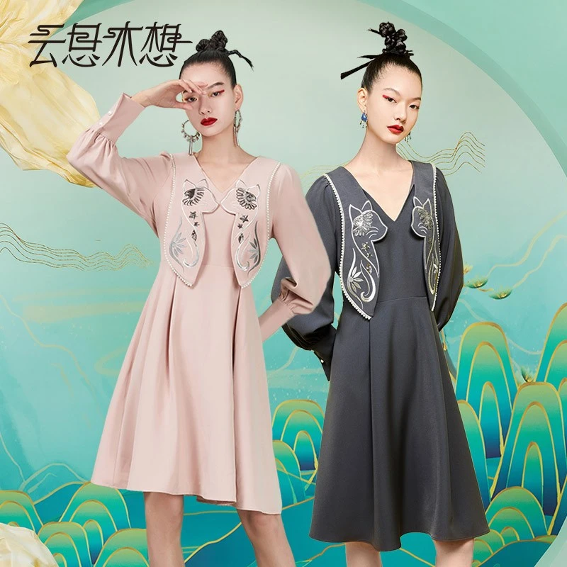 1120.云思木想摩登中国风2022春季新款气质绣花V领连衣裙女39312