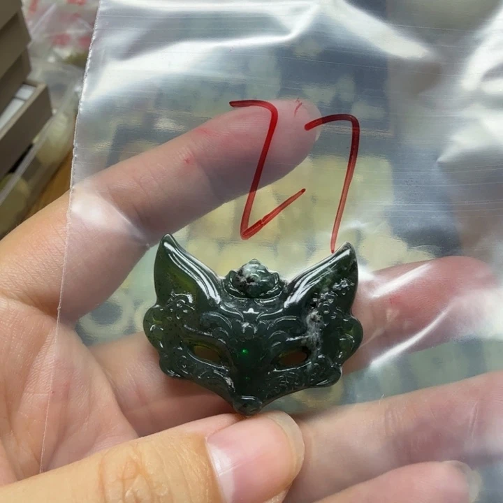 透闪石-蛇纹石玉吊坠未镶嵌