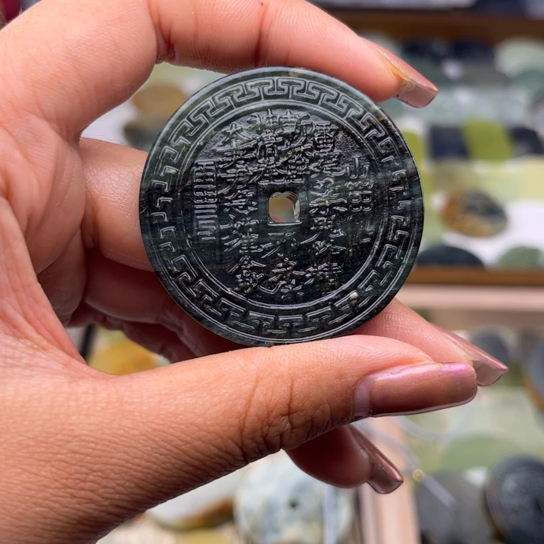 蛇纹石玉未镶嵌颈饰瑞*机