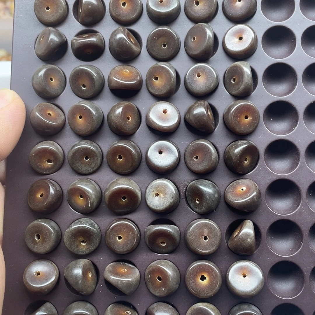 白玉菩提吊坠13巧克力大肠60颗