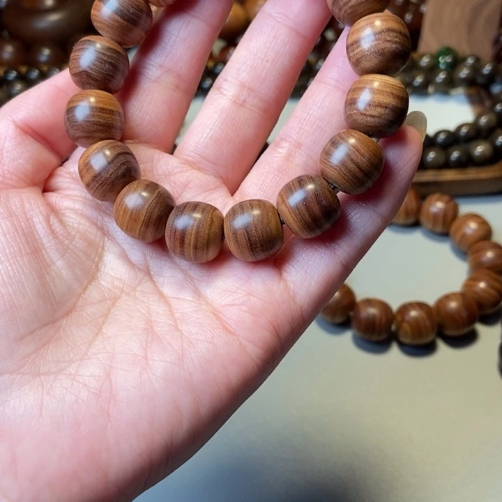 相***…檀香木老山檀香供奉料1.3*1.4，奶香