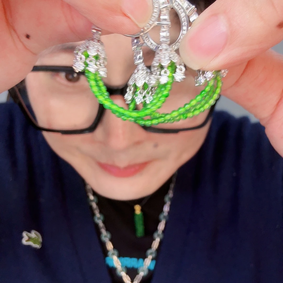 翡翠颈饰未镶嵌一对