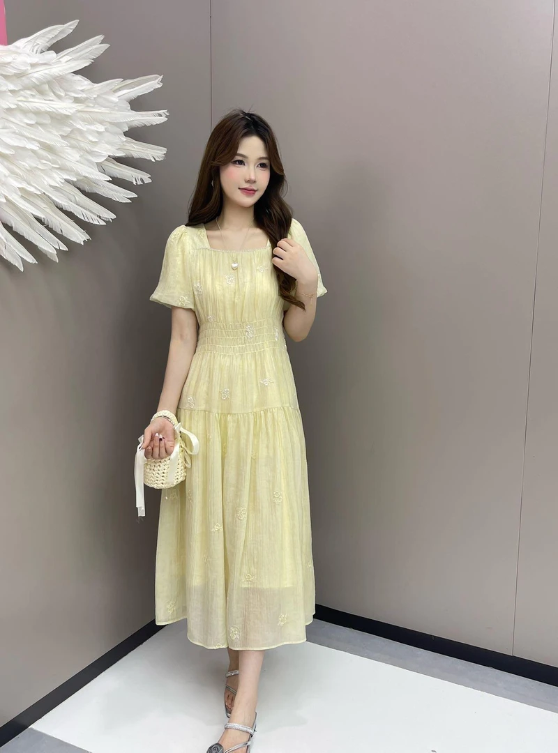 刺绣泡泡袖连衣裙2988