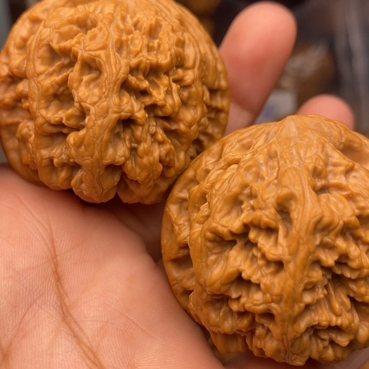 吊坠文玩核桃上**叔粗筋47