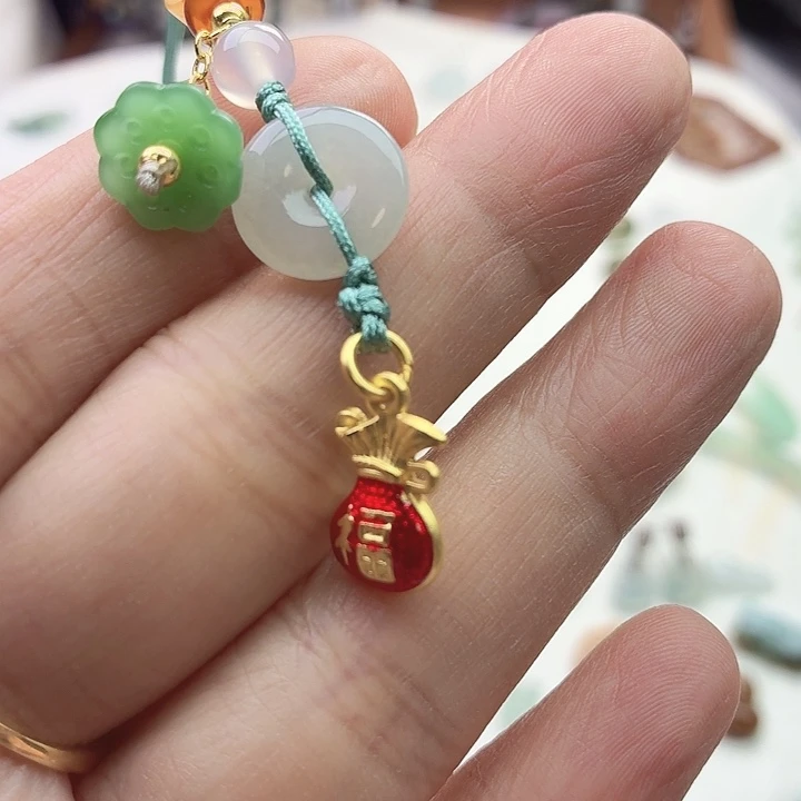 翡翠未镶嵌颈饰钱袋