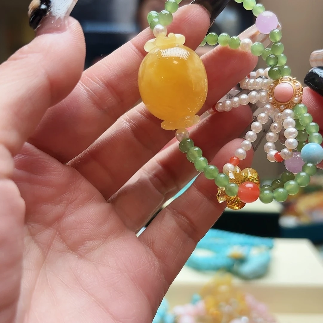 琥珀颈饰未镶嵌琥珀