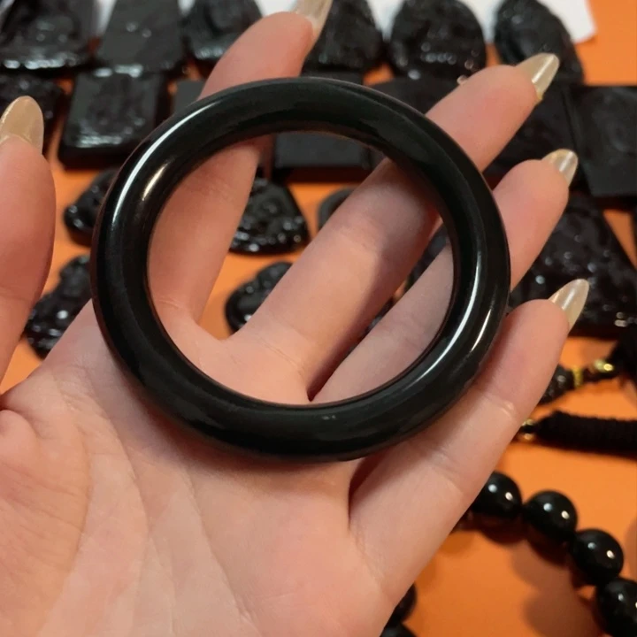 翡翠颈饰未镶嵌天***奇