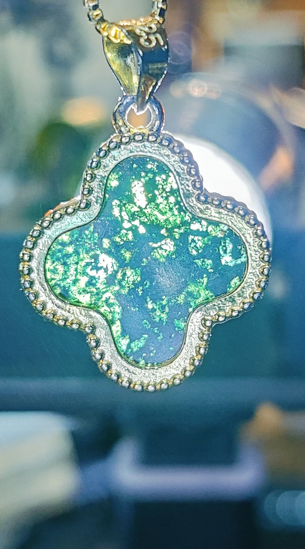 橄榄球粒石陨 四叶草吊坠