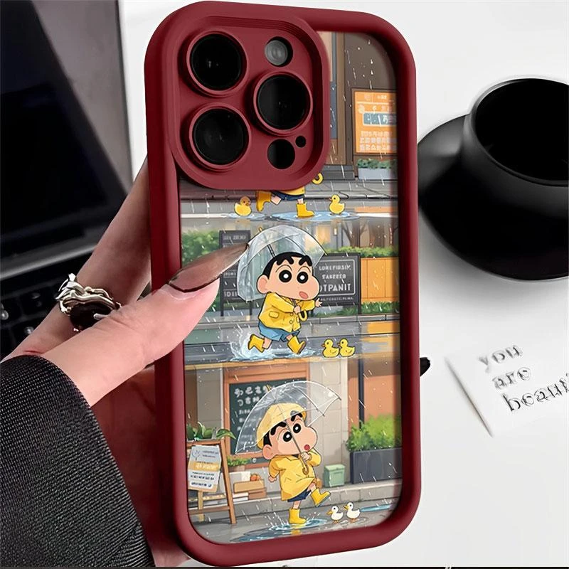 可爱雨衣小新糖果阶梯壳适用iPhone16/15pro手机壳苹果15创意1413