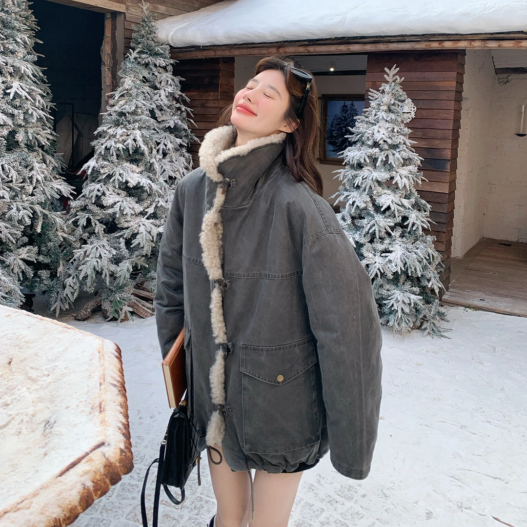 灰色通勤设计感牛角扣工装羽绒服女2025冬季新款韩系宽松翻领外套
