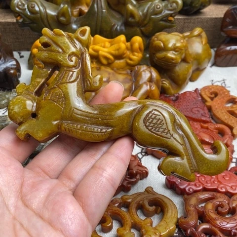 未镶嵌蛇纹石玉颈饰