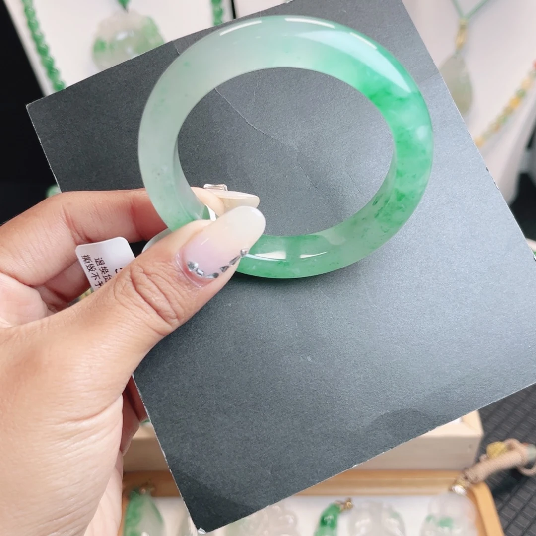 石英质玉未镶嵌手镯