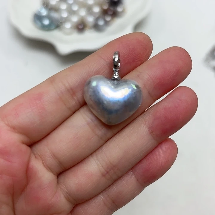 子***颜未镶嵌拼合珍珠（马贝珠）颈饰