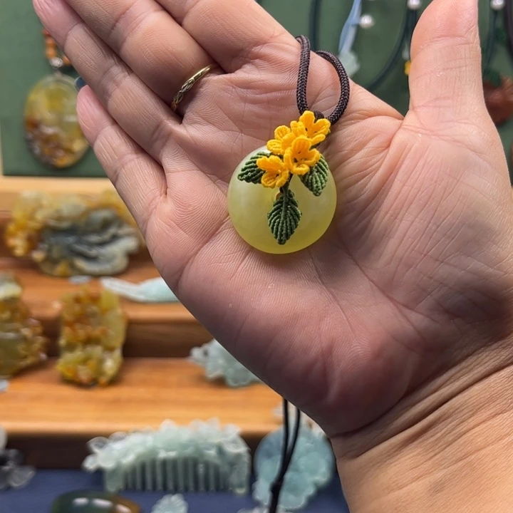 蛇纹石玉合金吊坠