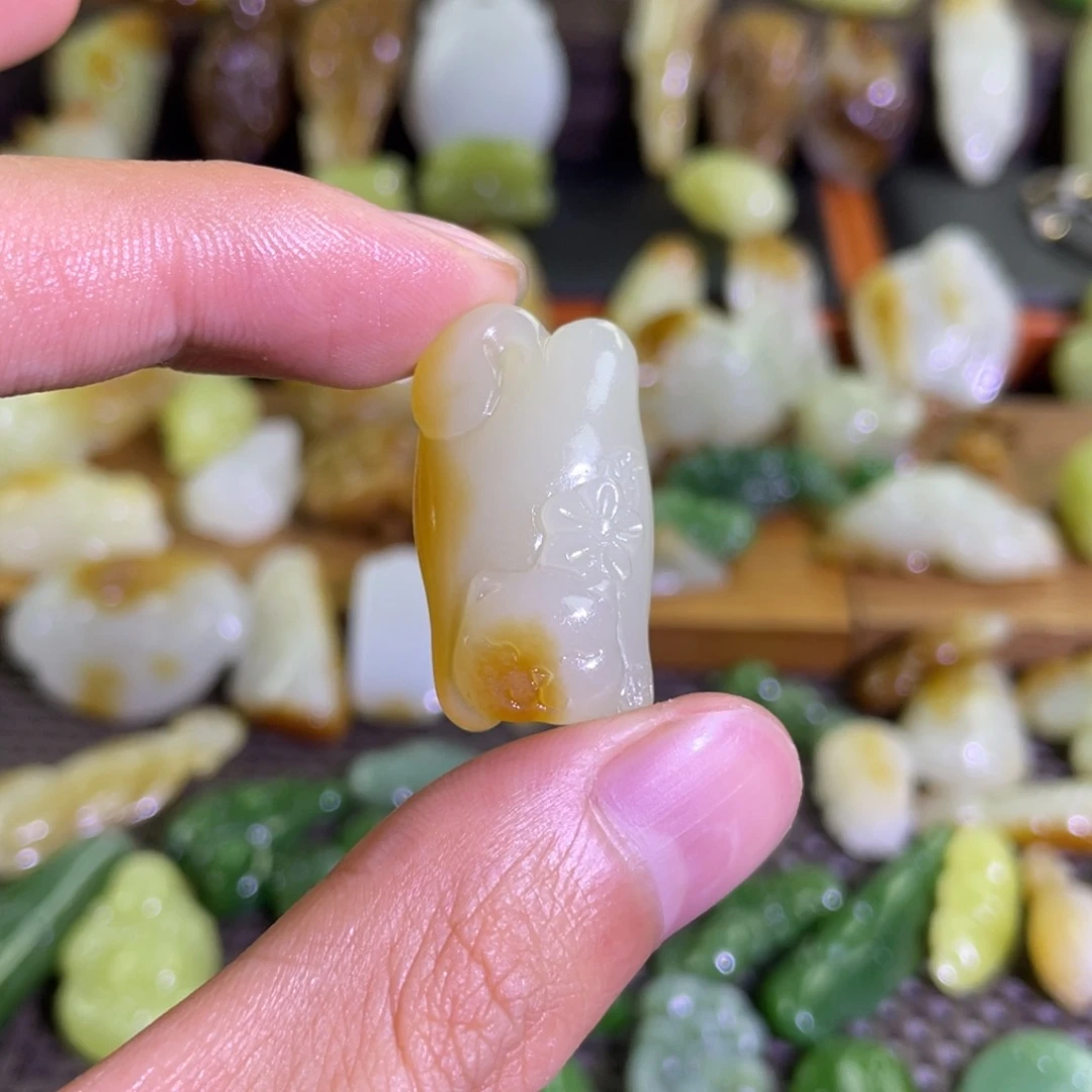 颈饰未镶嵌和田玉左****作