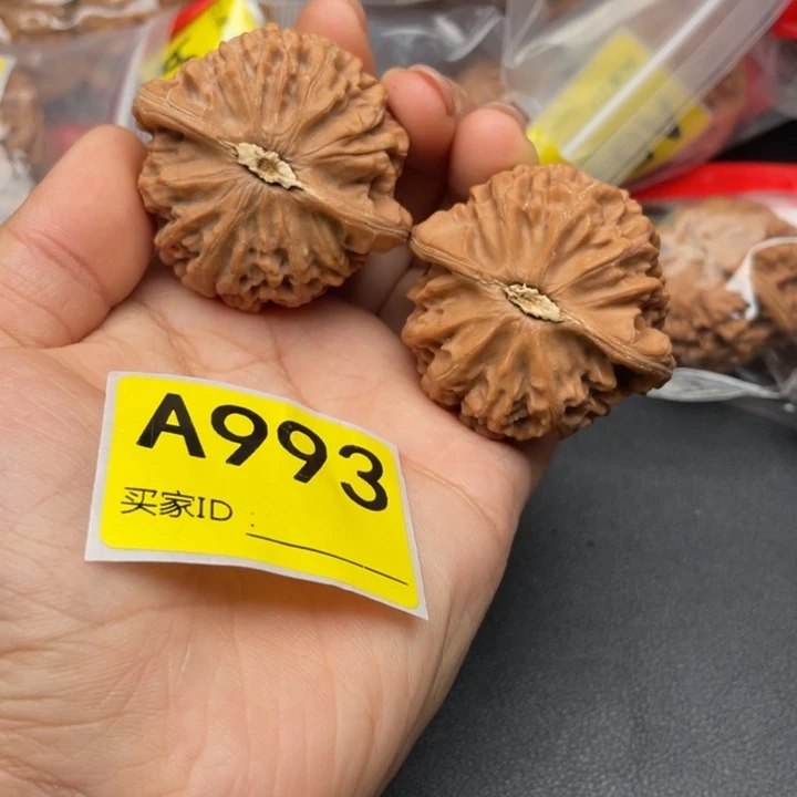 文玩核桃吊坠核桃