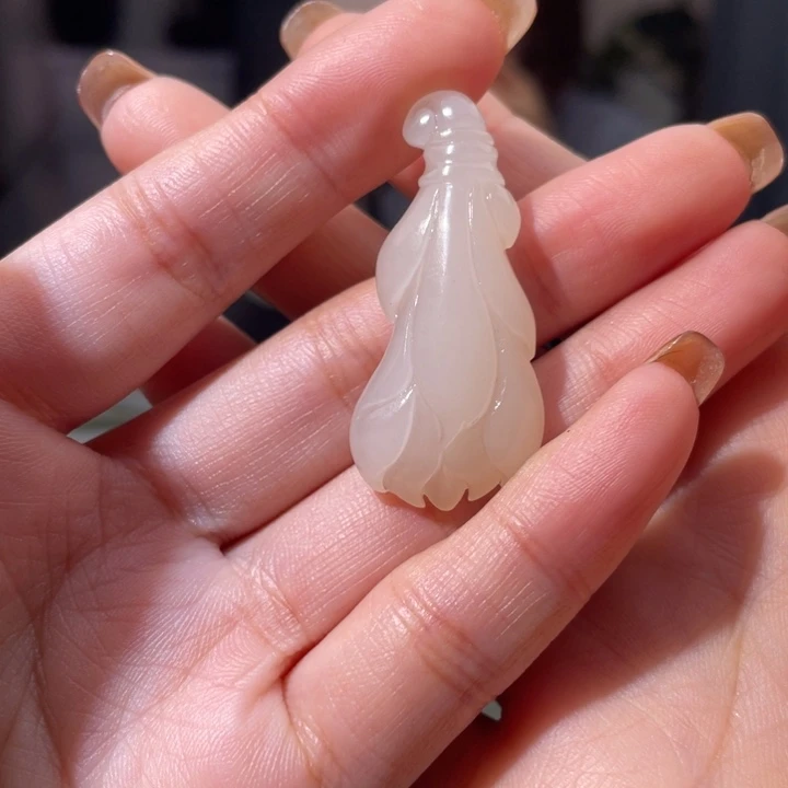 旺****和田玉银S925镶嵌颈饰