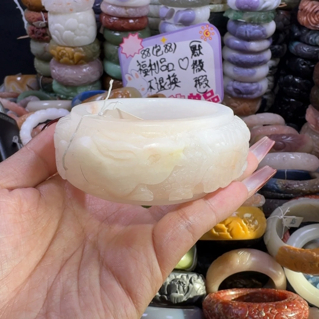 石英质玉（佘太翠）未镶嵌手镯30。60。微瑕不退换