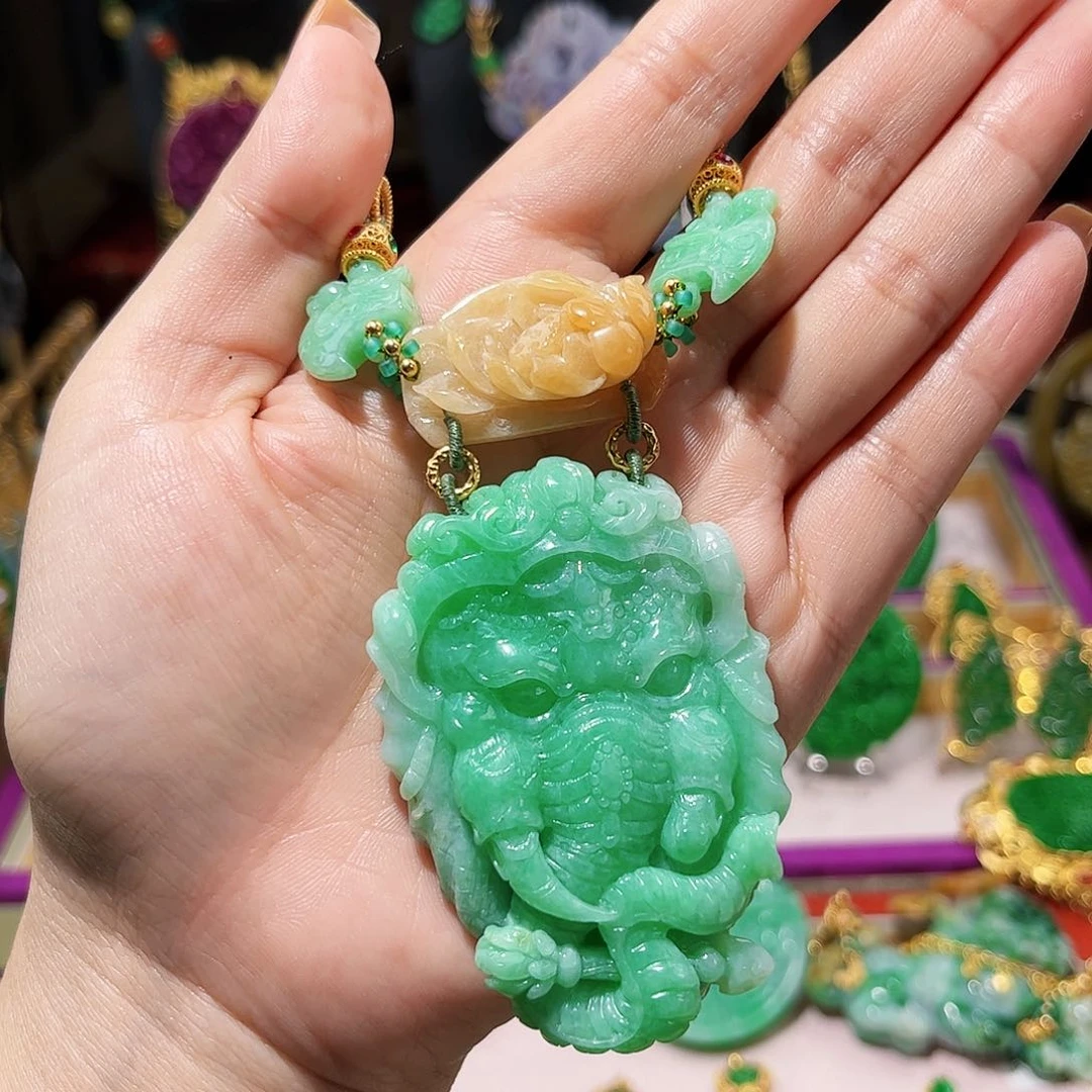 【闪购商品】翡翠吊坠(赠链)未镶嵌象神