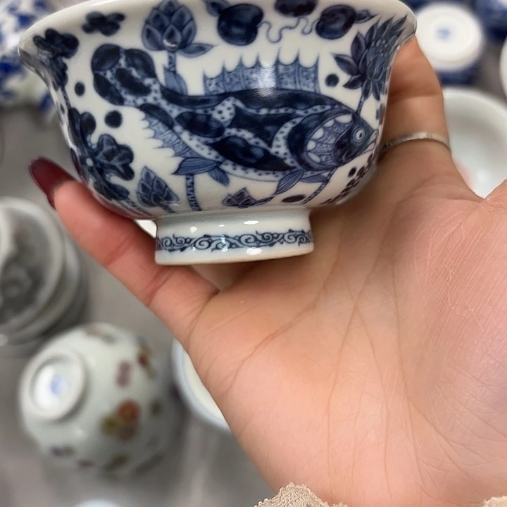 摆件陶青花鱼澡纹压手主人杯