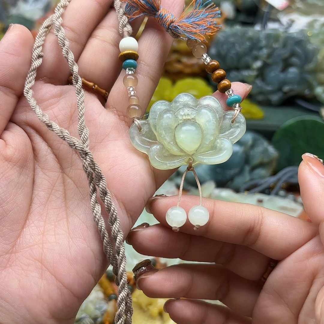 蛇纹石玉未镶嵌吊坠