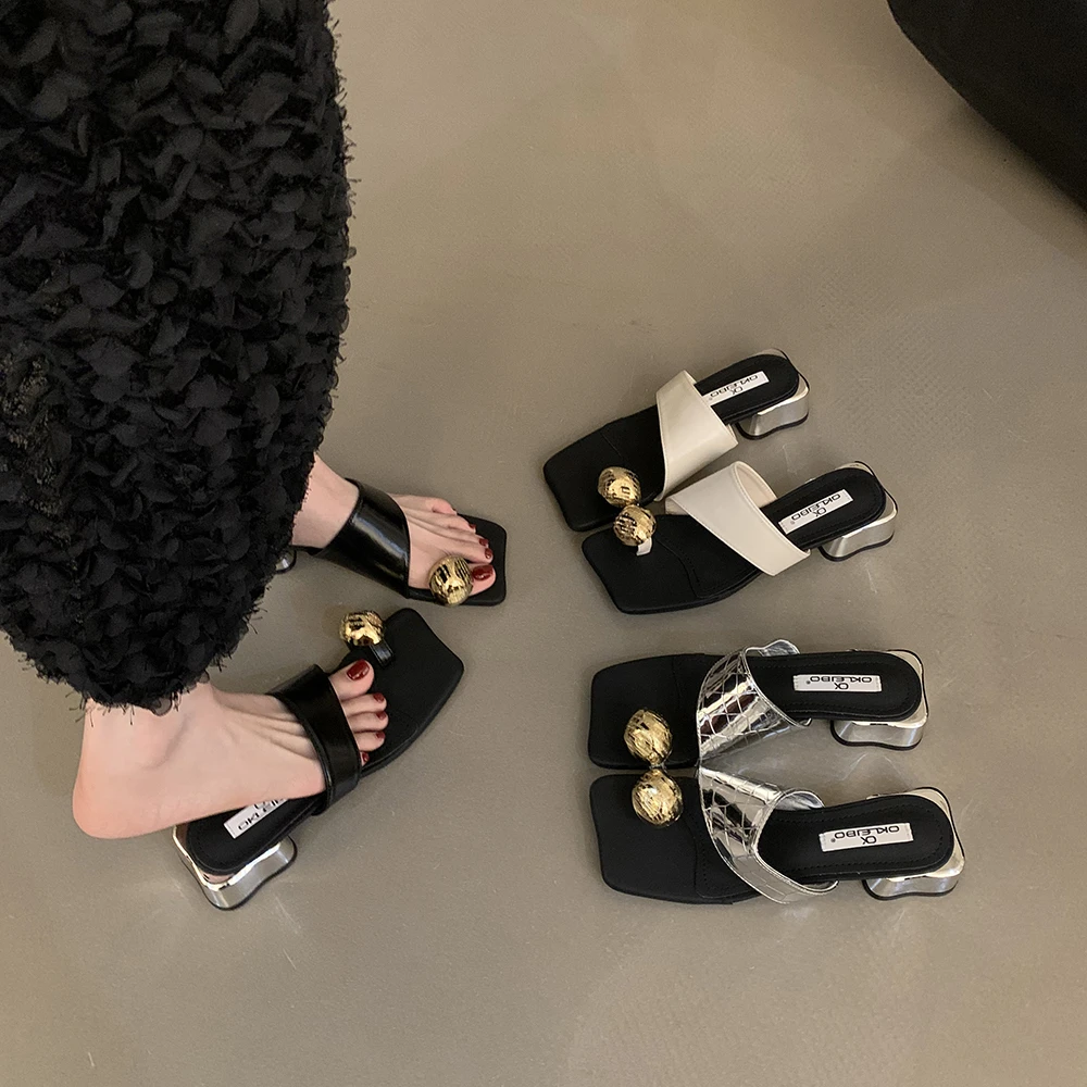 设计感小众粗跟夹趾凉拖鞋夏季外穿罗马女鞋时尚ins潮银色凉鞋子