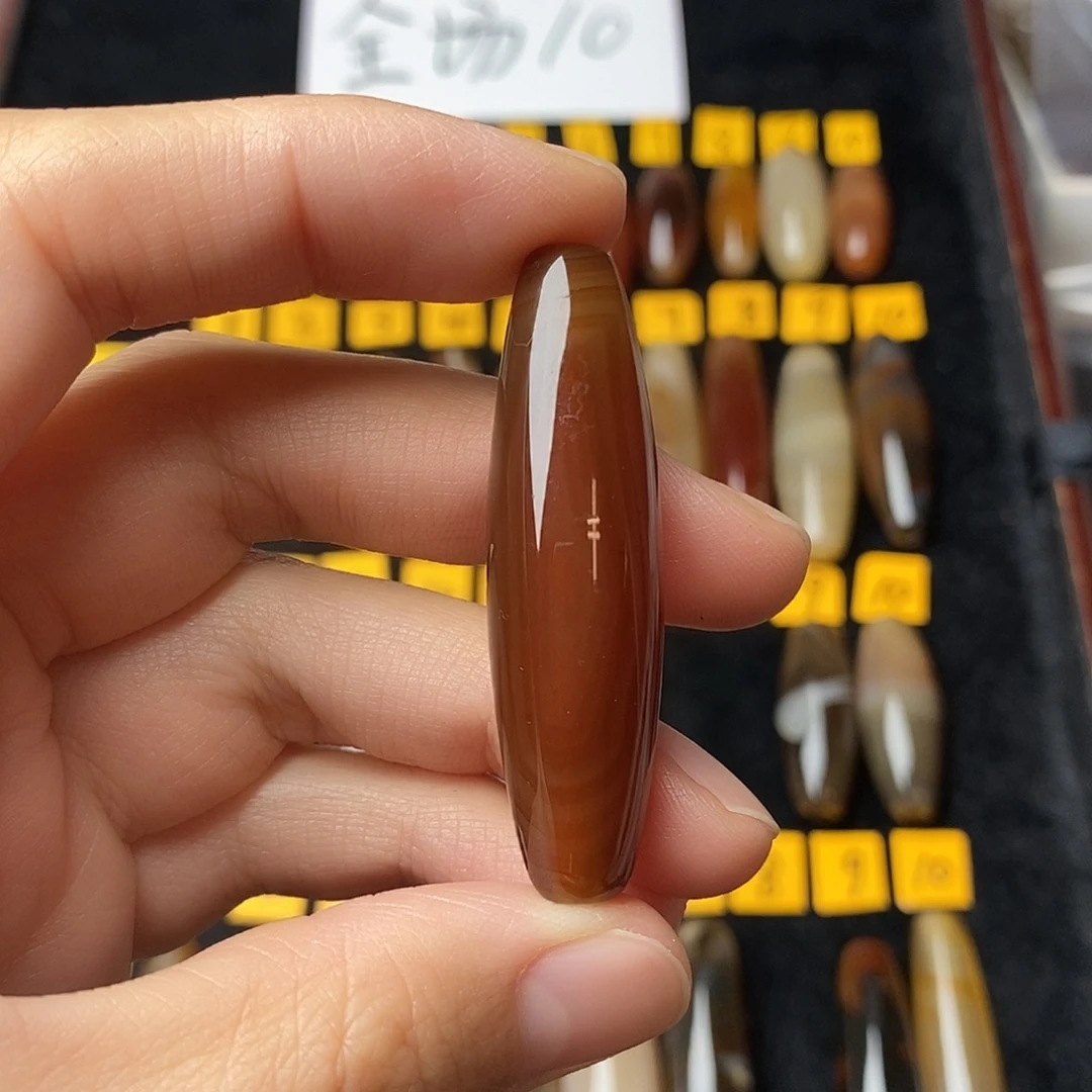 宁***。玛瑙/玉髓未镶嵌颈饰