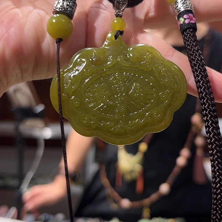 岫玉未镶嵌毛衣链