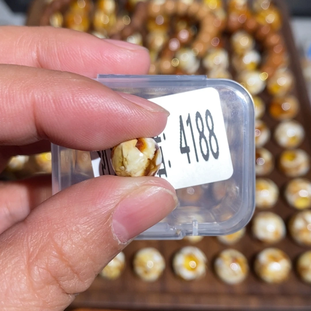 蜜蜡未镶嵌珠宝奇石4188