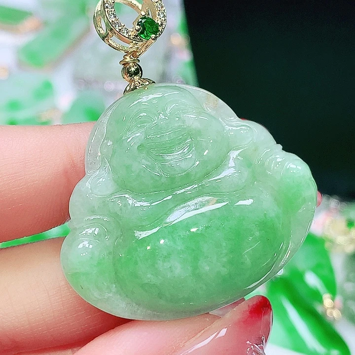 翡翠未镶嵌颈饰翡翠多样性发其一