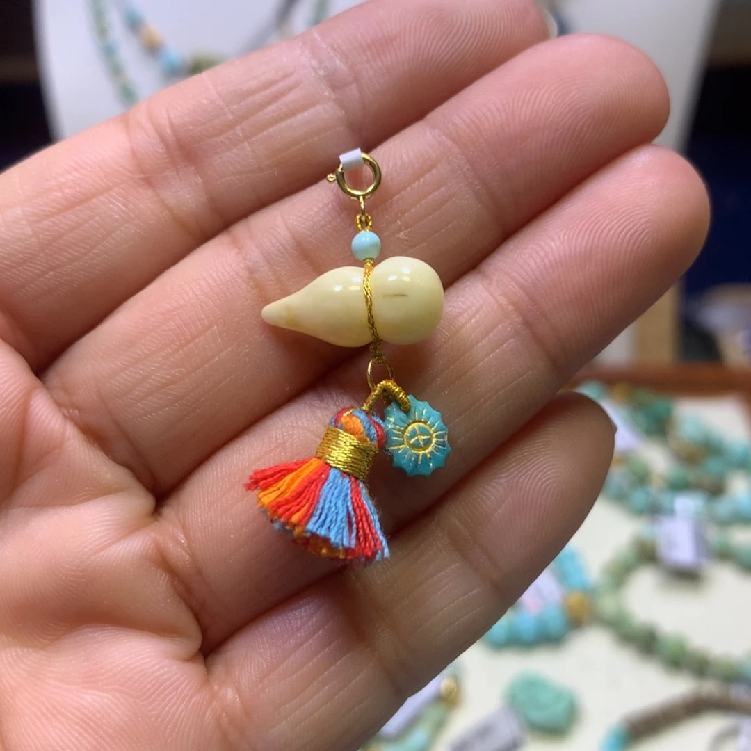 绿松石18K金镶嵌挂件