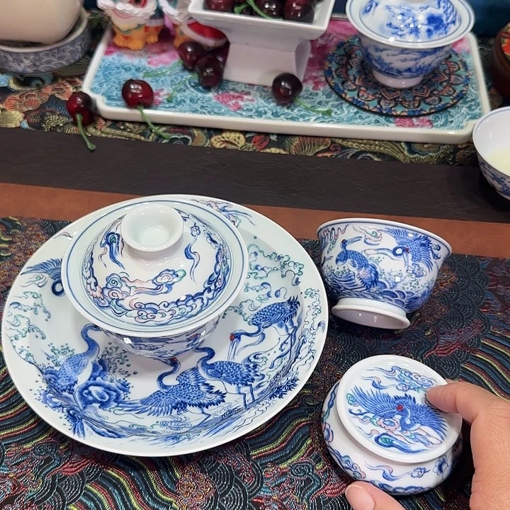 2568484895895895680788