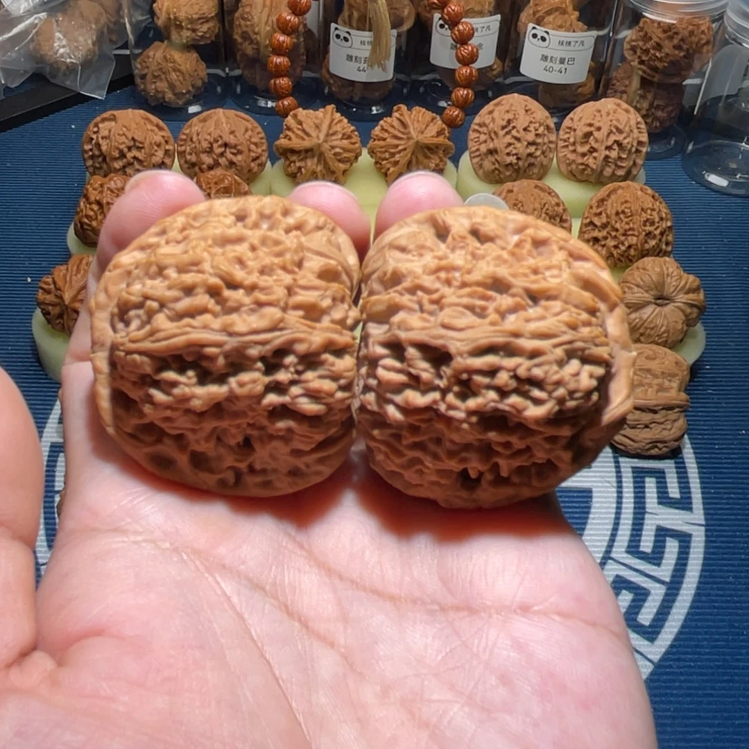 用***4文玩核桃吊坠球疆46全品