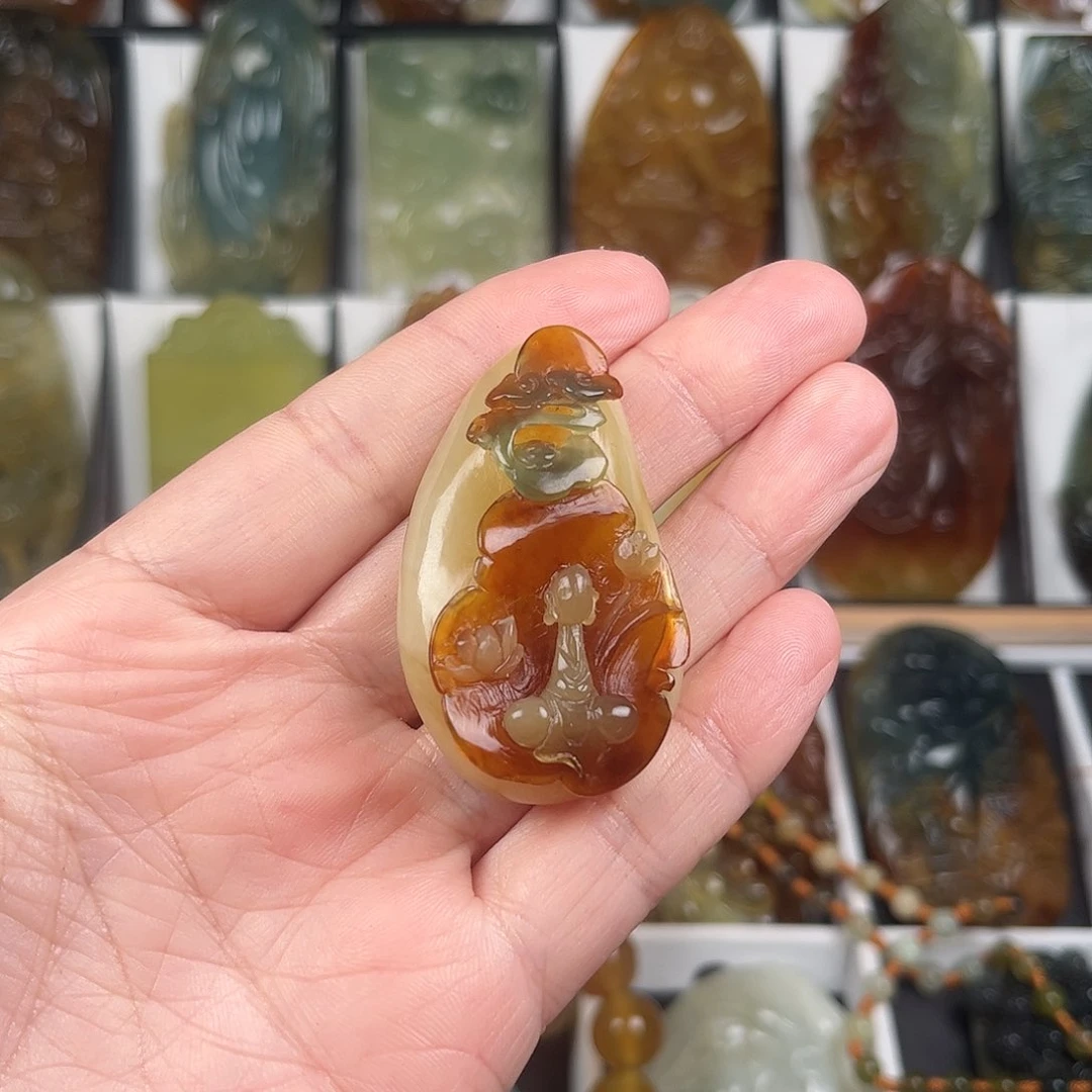 蛇纹石玉颈饰合金豹**帅