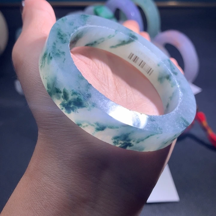 定制翡翠未镶嵌翡翠手镯