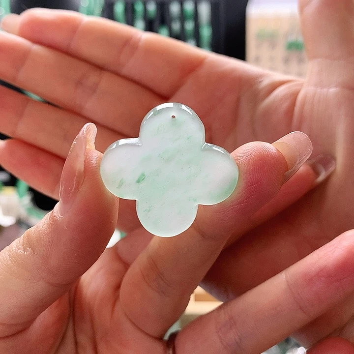 石英质玉吊坠未镶嵌