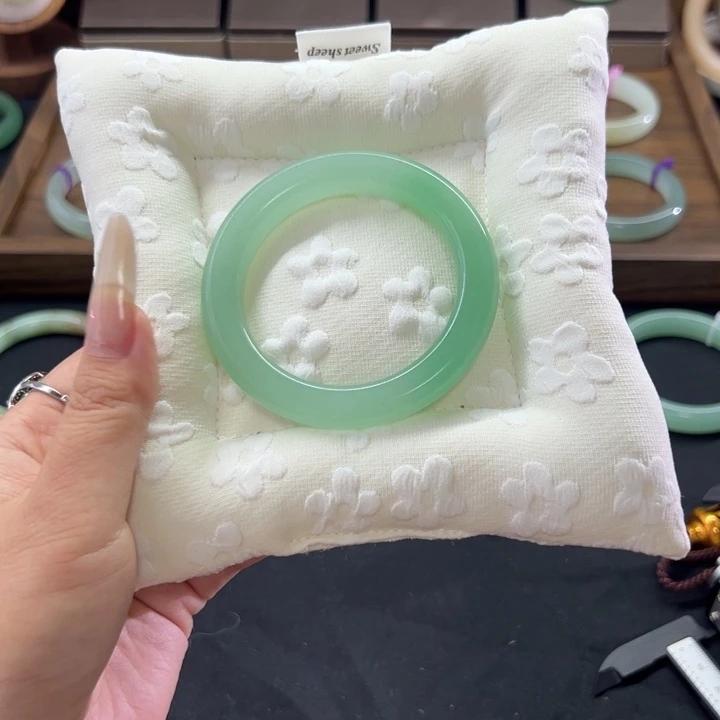 钱***）东陵石未镶嵌手镯