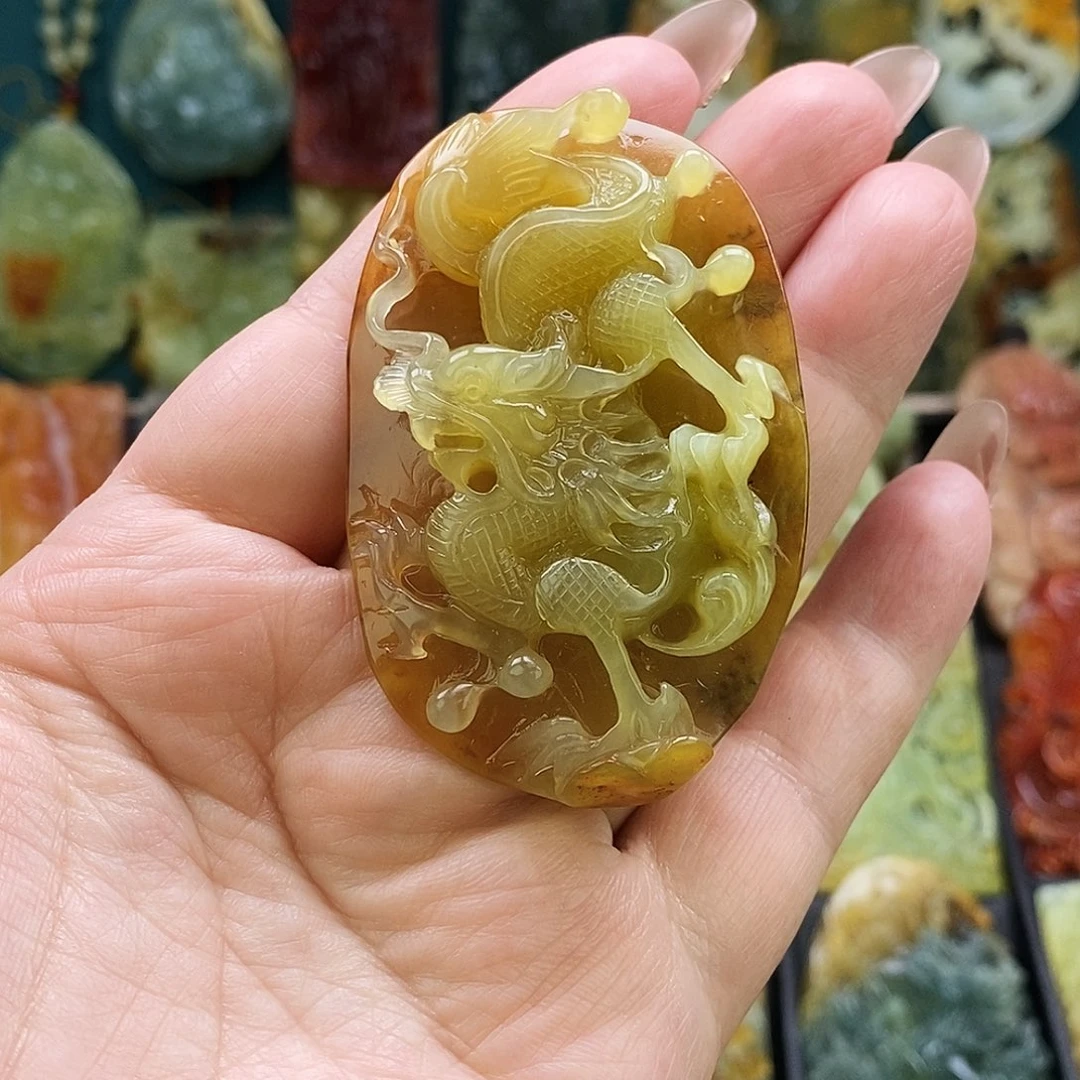 蛇纹石玉未镶嵌颈饰随行龙
