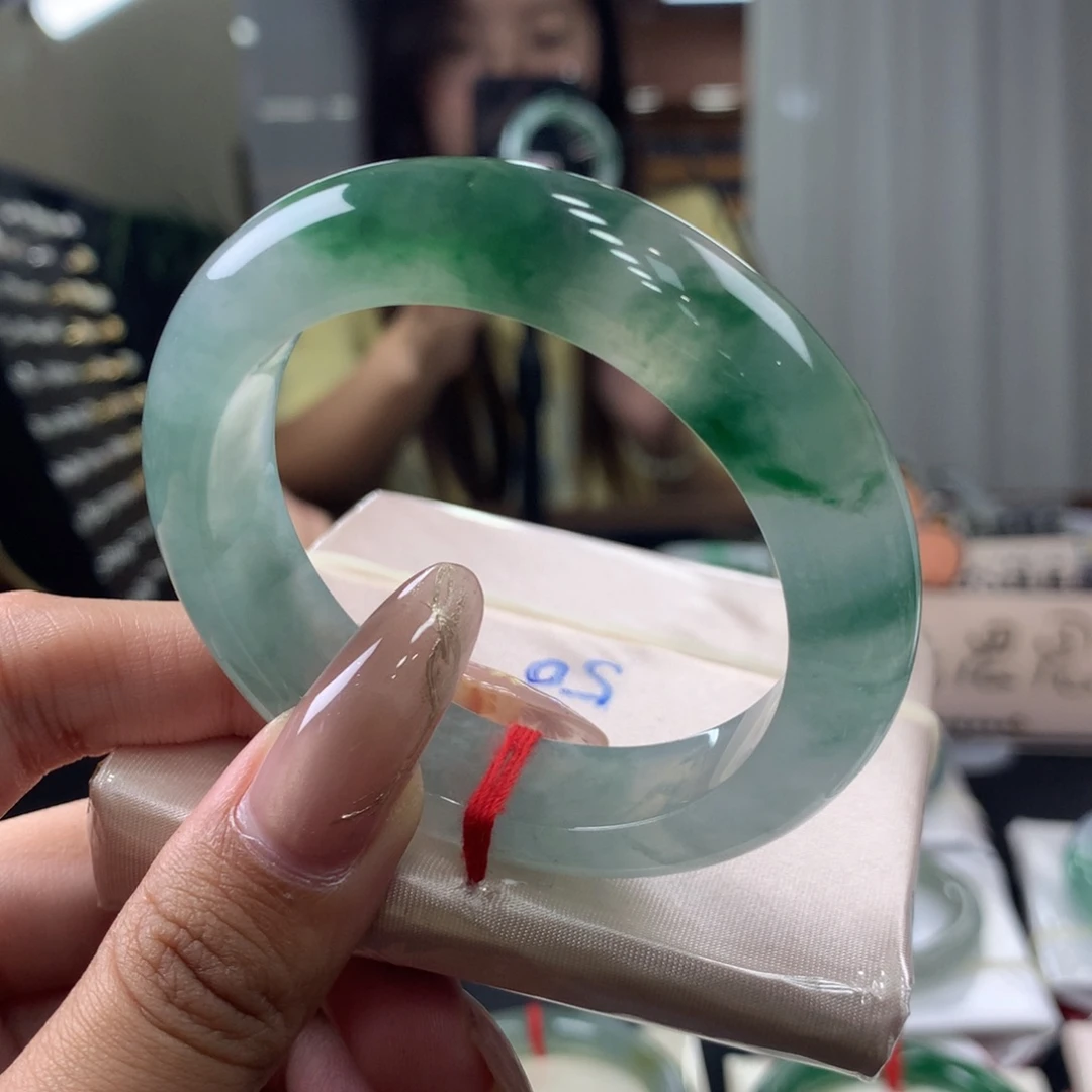翡翠未镶嵌手镯冰飘花正装50