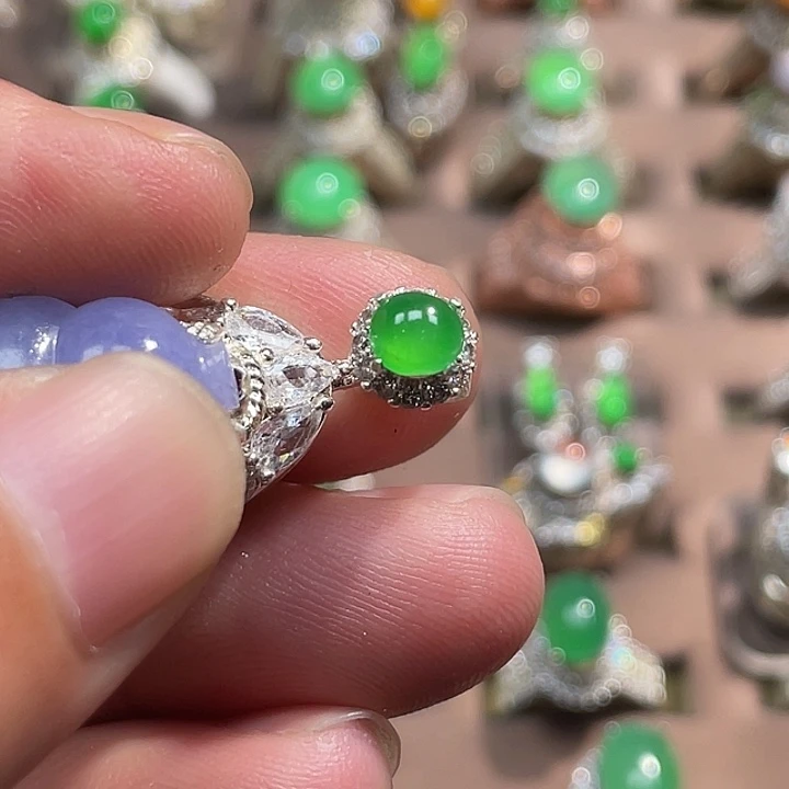 翡翠裸石甜阳绿蛋面铜托