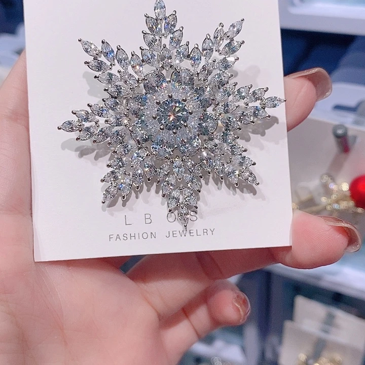 锆石铜合金雪花胸针