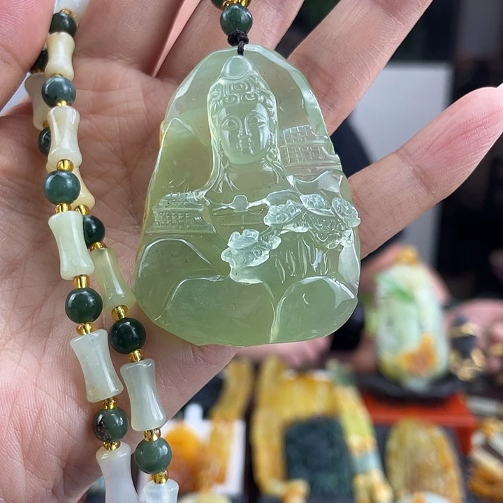 蛇纹石玉未镶嵌颈饰
